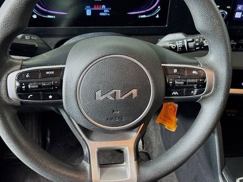 Used 2023 Kia Sportage LX AWD/4WD image 11