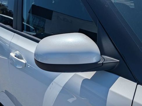 Used 2025 Kia Soul LX FWD image 10