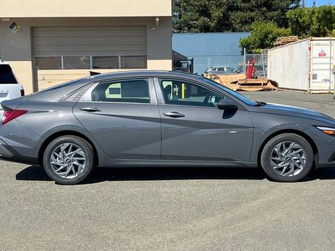 New 2026 Hyundai Elantra Blue FWD image 5