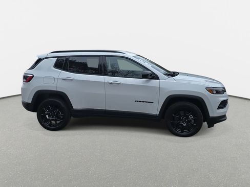 New 2026 Jeep Compass Latitude image 4