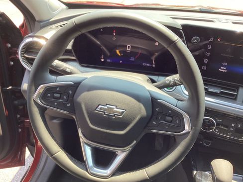 Used 2024 Chevrolet Trax ACTIV w/ Sunroof Package FWD image 16