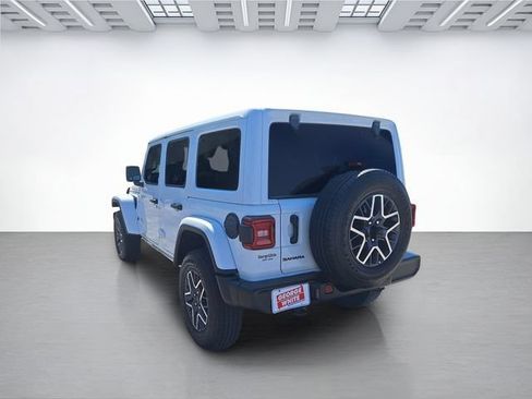 Used 2025 Jeep Wrangler Unlimited Sahara AWD/4WD image 6