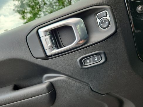 New 2024 Jeep Wrangler Unlimited Rubicon w/ Convenience Group image 16