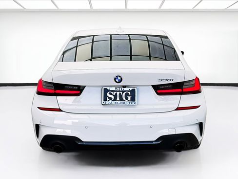 Used 2022 BMW 330i Sedan w/ M Sport Package RWD image 5