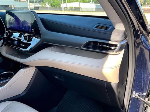 Used 2023 Toyota Highlander Limited image 19