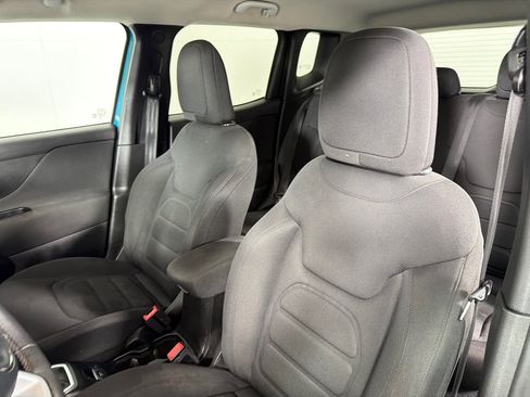Used 2020 Jeep Renegade Latitude FWD image 10