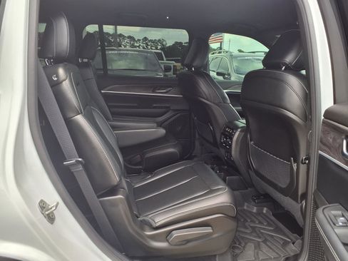 Used 2025 Jeep Grand Cherokee L Limited RWD image 8