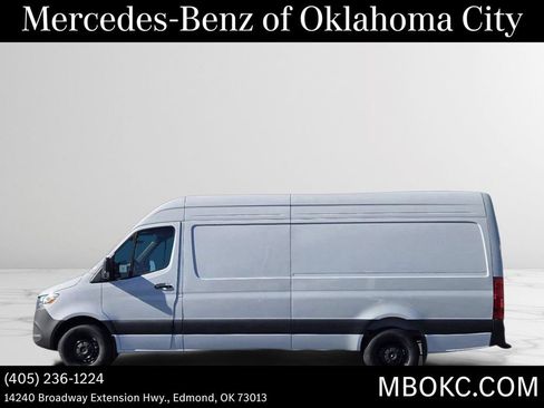 Used 2025 Mercedes-Benz Sprinter 2500 image 3