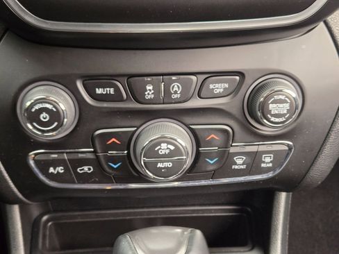 Used 2022 Jeep Cherokee Latitude Lux image 22