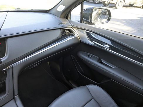 Certified 2025 Cadillac XT5 Premium Luxury image 20