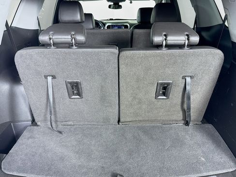 Used 2023 GMC Acadia SLT image 31