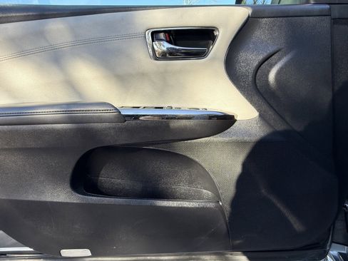 Used 2017 Toyota Avalon XLE image 40