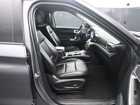 Used 2022 Ford Explorer XLT w/ Equipment Group 202A AWD/4WD image 9