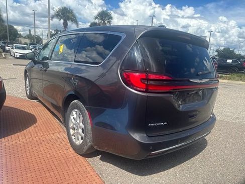 Used 2023 Chrysler Pacifica Touring-L FWD image 23
