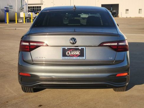 Used 2024 Volkswagen Jetta SE FWD image 6