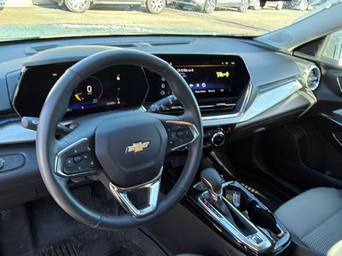 Used 2025 Chevrolet Trax LT w/ Driver Confidence Package image 24