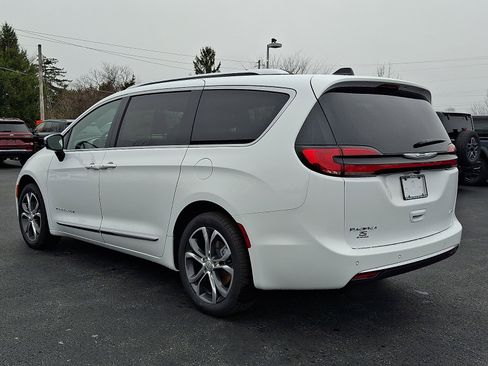 New 2026 Chrysler Pacifica Pinnacle image 3