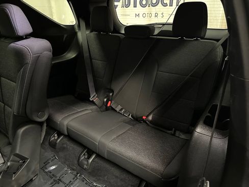 Used 2025 Chevrolet Traverse LT AWD/4WD image 23