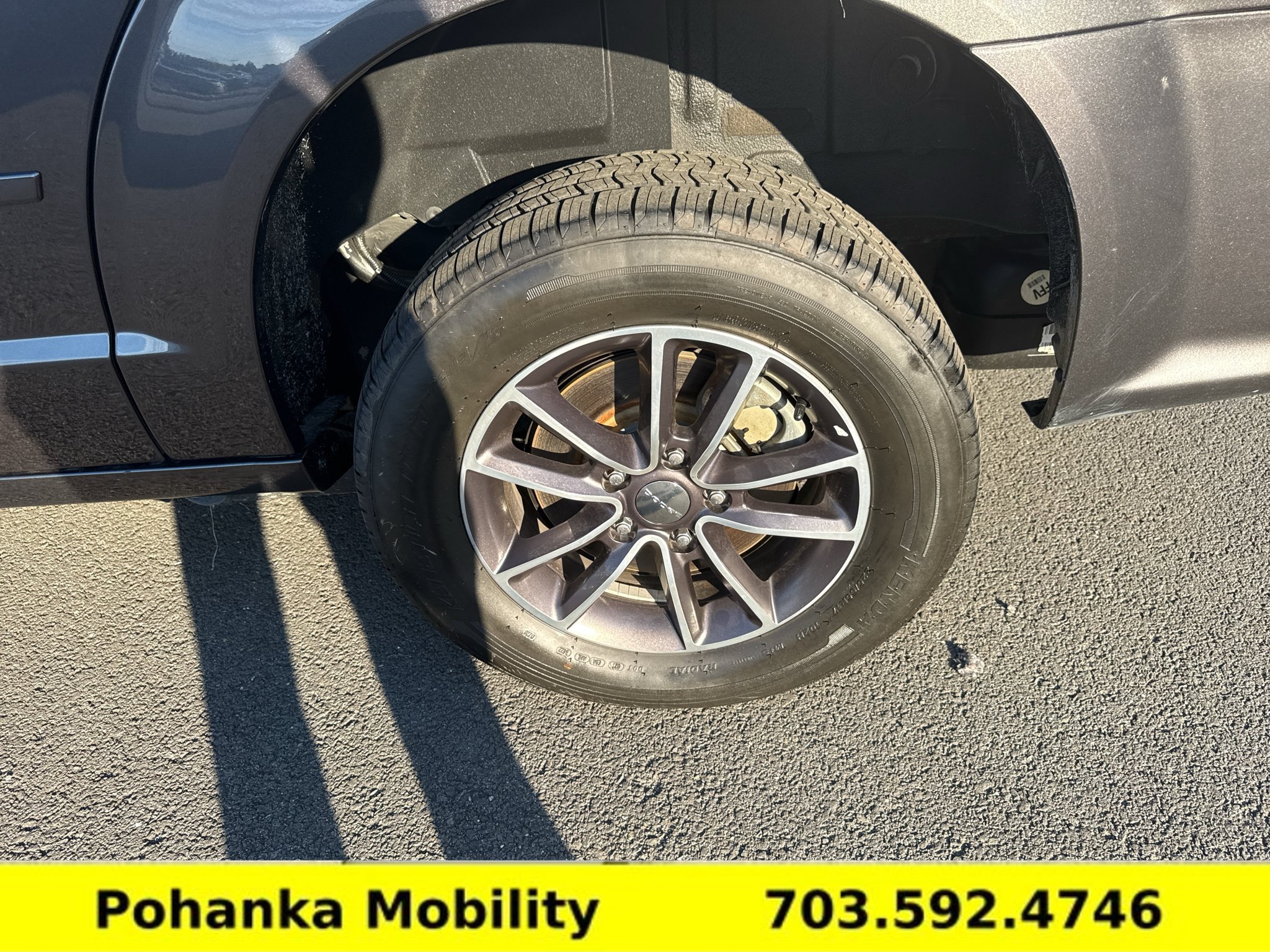 Used 2017 Dodge Grand Caravan SXT FWD image 24