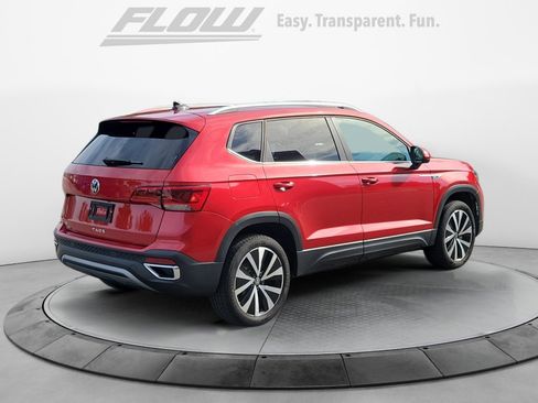 Certified 2023 Volkswagen Taos SE w/ Panoramic Sunroof Package image 8