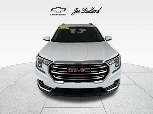 Used 2023 GMC Terrain SLT w/ Infotainment Package II image 3