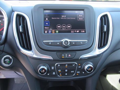 Used 2022 Chevrolet Equinox LT FWD image 22