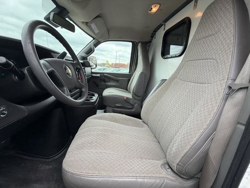 Used 2019 Chevrolet Express 2500 RWD image 16