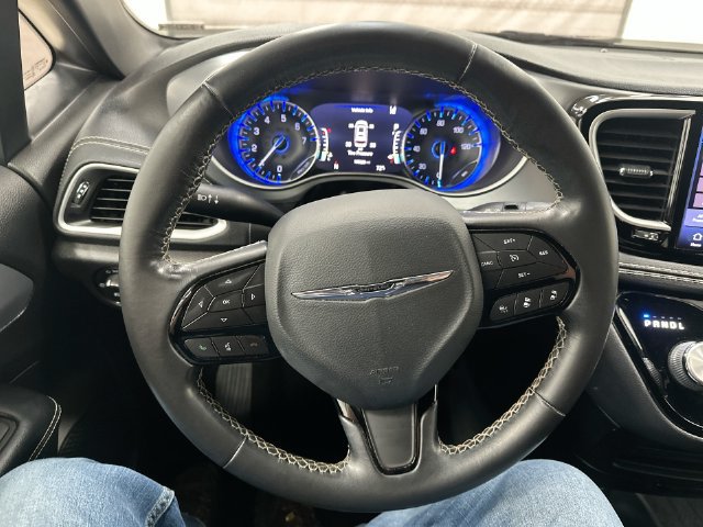 Used 2021 Chrysler Pacifica Touring w/ S Appearance Package FWD image 13
