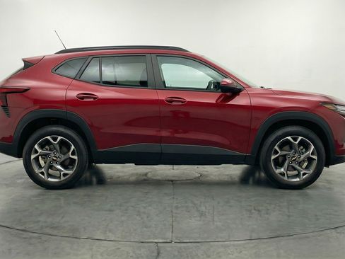 Used 2025 Chevrolet Trax LT image 11