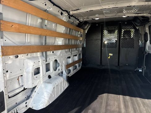 Used 2018 Ford Transit 250 130 Low Roof w/ Exterior Upgrade Package RWD image 9