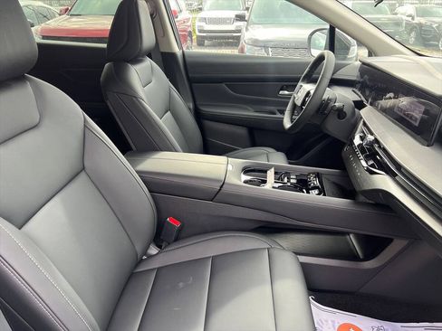 Used 2025 Nissan Murano SV FWD image 8