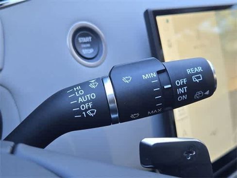 Used 2025 Land Rover Range Rover Evoque Dynamic SE image 25