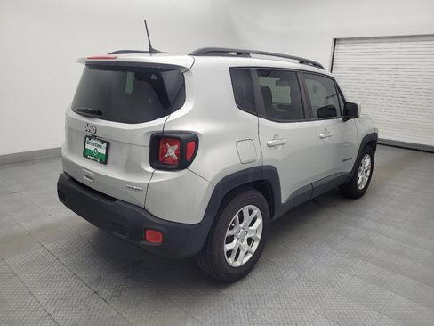 Used 2018 Jeep Renegade Latitude w/ Popular Equipment Group FWD image 9