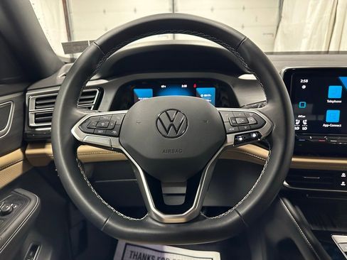 Used 2025 Volkswagen Atlas Cross Sport SE image 18