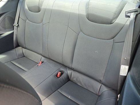 Used 2011 Hyundai Genesis 3.8 RWD image 4