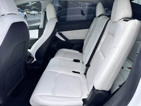 Used 2022 Tesla Model Y Long Range image 13