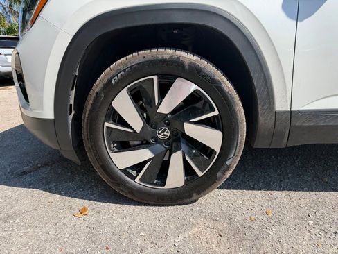 Used 2026 Volkswagen Atlas Cross Sport SE image 9