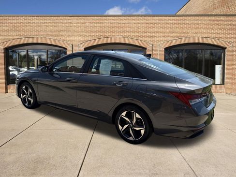 Certified 2023 Hyundai Elantra Limited FWD image 5