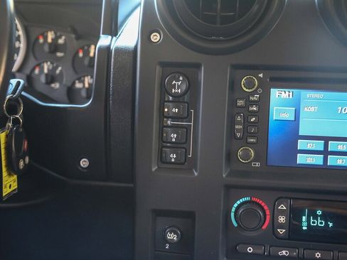 Used 2005 HUMMER H2 w/ Preferred Equipment Group image 22