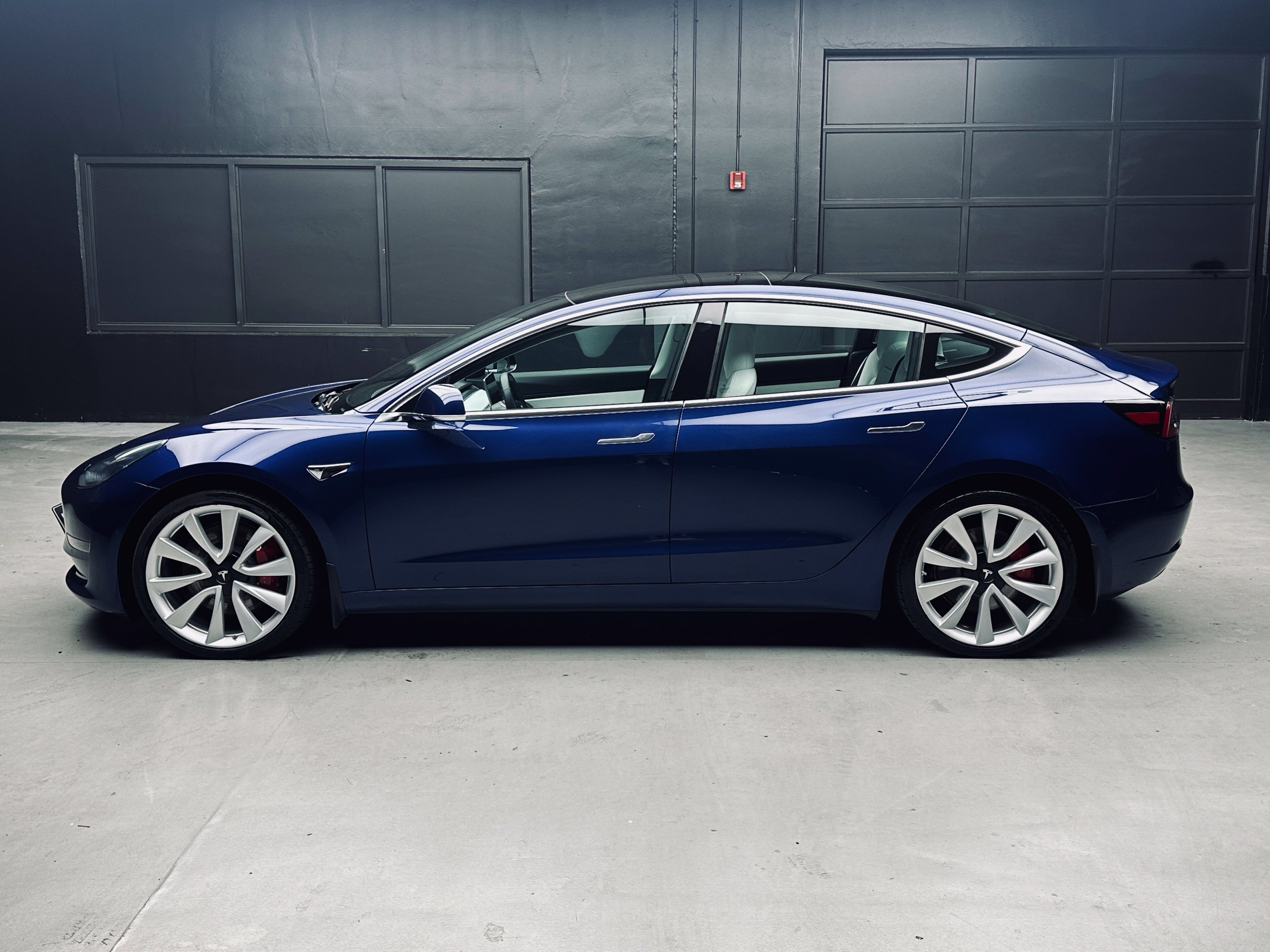 Used 2018 Tesla Model 3 Long Range AWD/4WD image 5