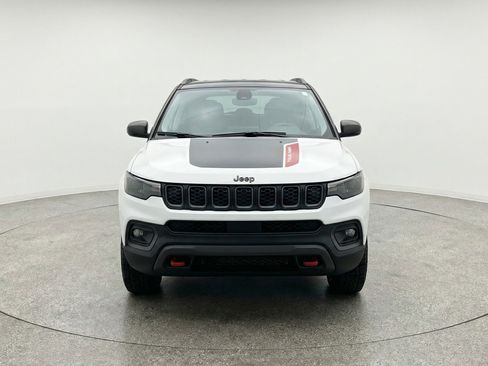 Used 2025 Jeep Compass Trailhawk AWD/4WD image 2