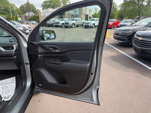 Used 2023 GMC Acadia SLT w/ Preferred Package AWD/4WD image 19