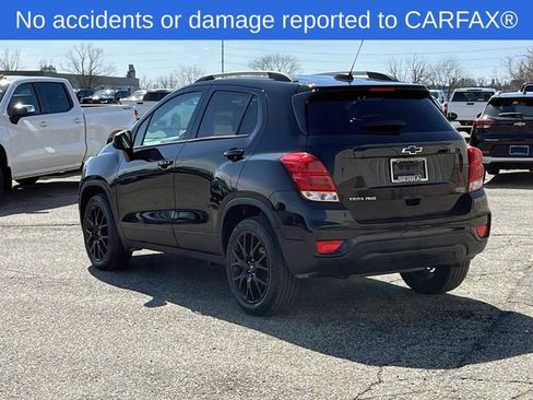Certified 2022 Chevrolet Trax LT w/ Midnight Edition image 3