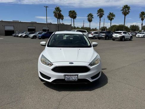Used 2015 Ford Focus SE FWD image 4