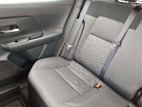 Used 2025 Nissan Kicks SV AWD/4WD image 16