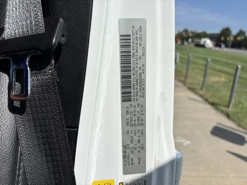 Used 2019 Jeep Wrangler Unlimited Sahara AWD/4WD image 36