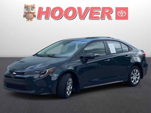 Used 2025 Toyota Corolla LE FWD image 3
