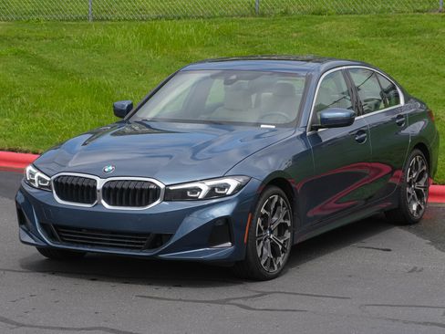 Used 2025 BMW 330i Sedan RWD image 3