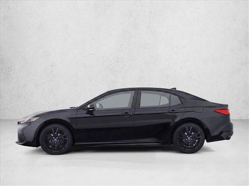 Used 2020 Toyota Camry SE FWD image 4