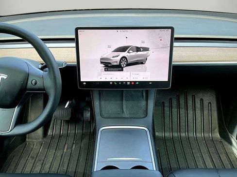 Used 2024 Tesla Model Y Long Range AWD/4WD image 12